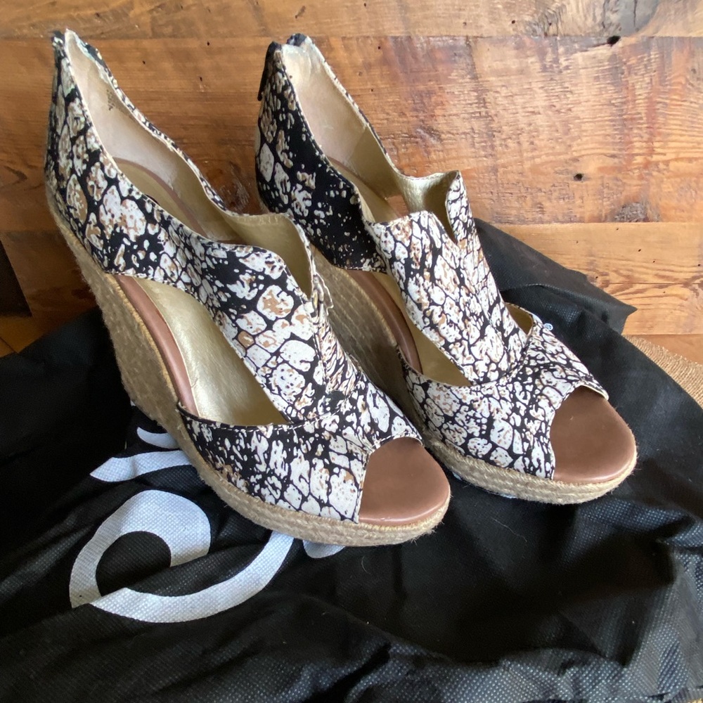 Seychelles black/tan fabric wedge sandal